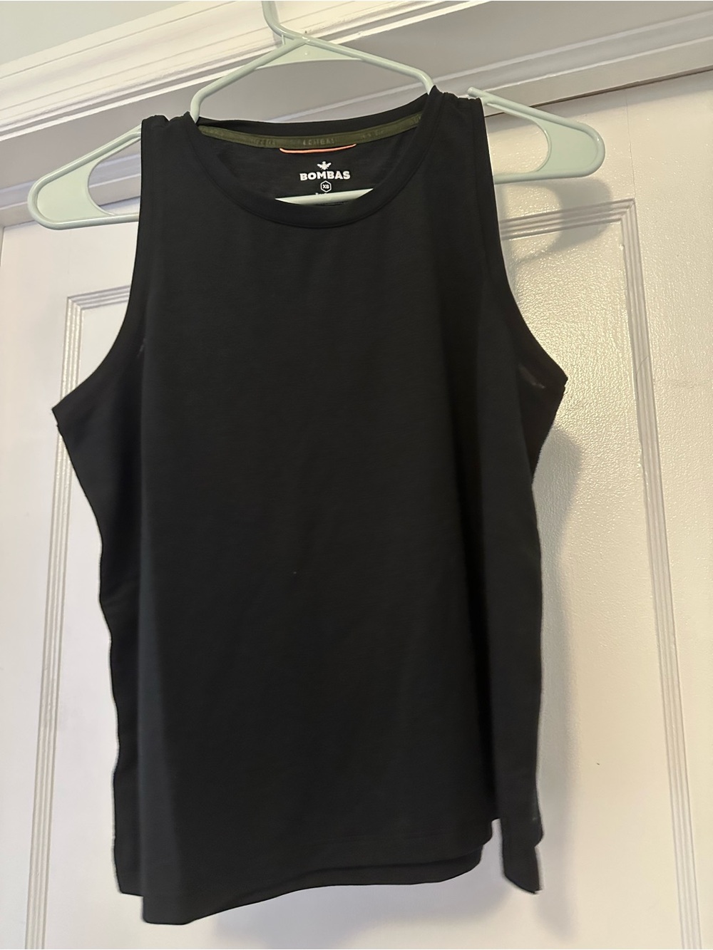 Bombas Women’s Black Performance Slight Crop Top